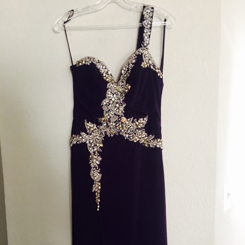 Nice one shoulder long dress